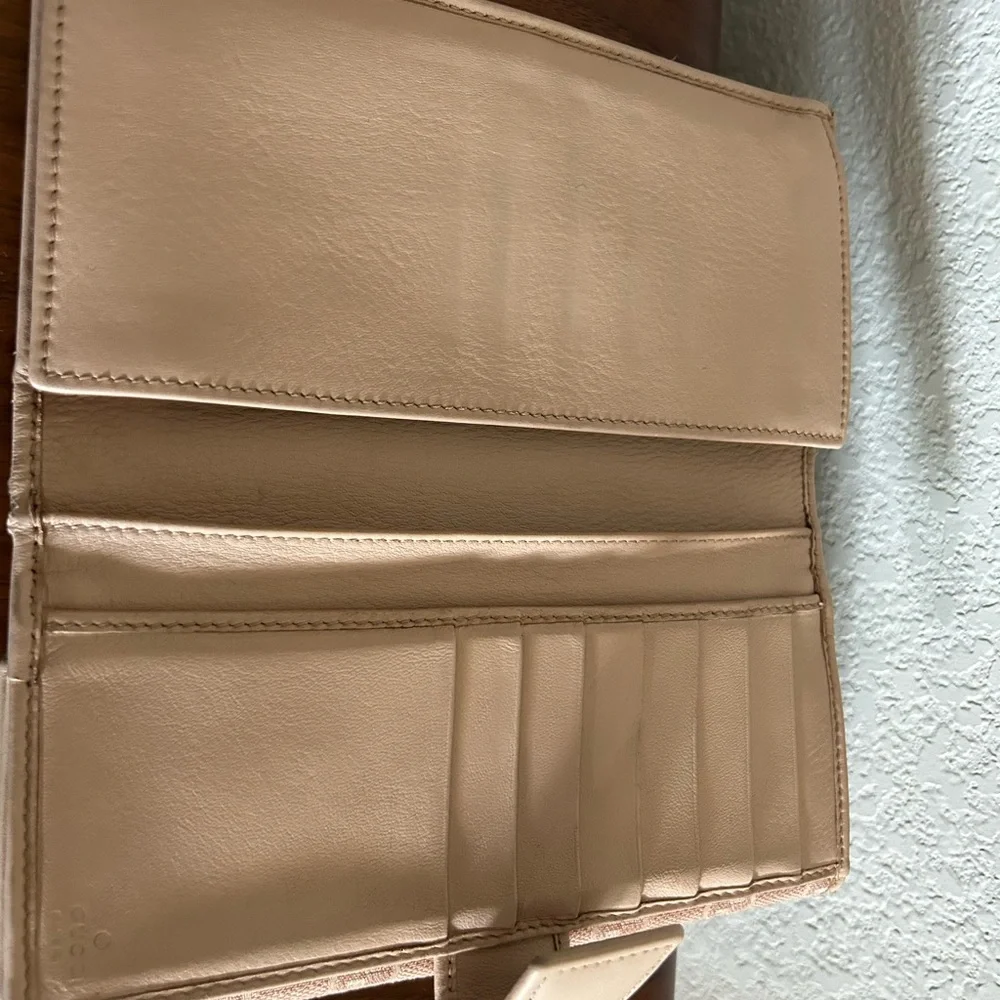 Gucci Pink Monogram Lovely Heart Wallet with Heart Detail - Picture 3 of 13